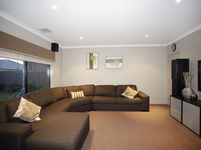 36 Botanic Drive, Pakenham VIC 3810