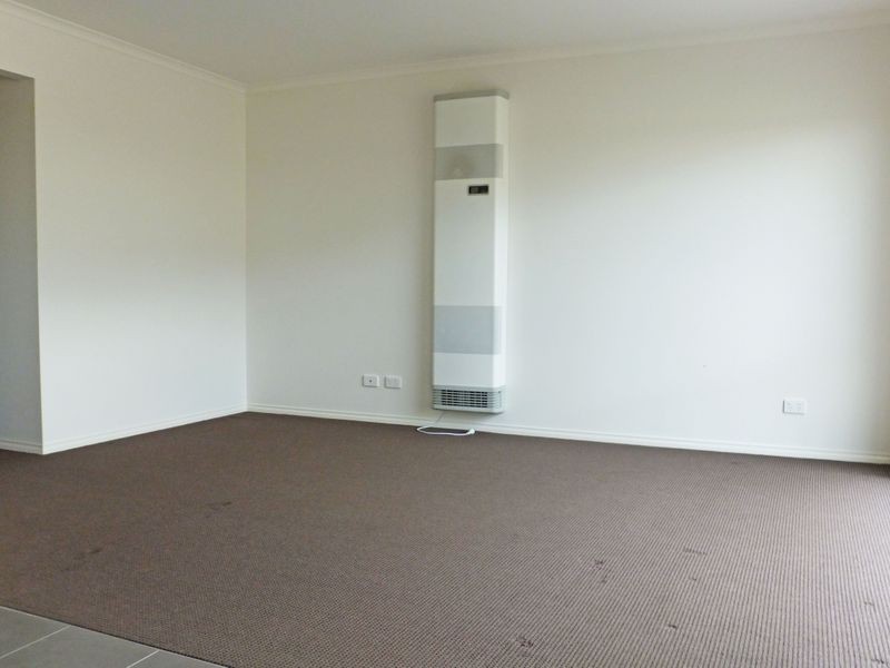 27 Webster Way, Pakenham VIC 3810