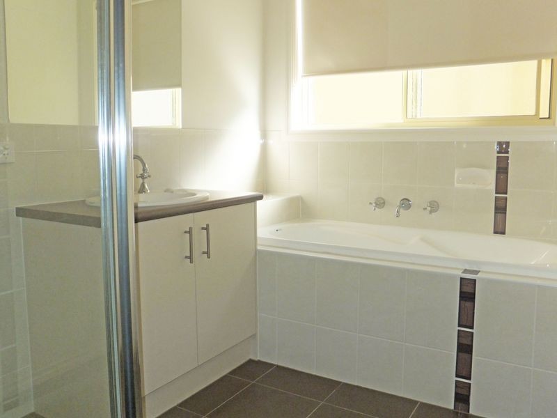 27 Webster Way, Pakenham VIC 3810