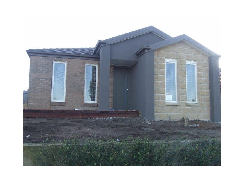 8 Volta Lane, Pakenham VIC 3810