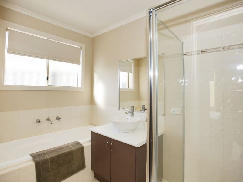 4 Bohemia Crescent, Pakenham VIC 3810