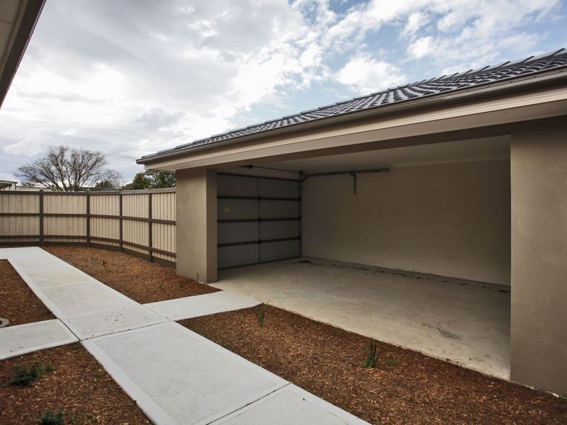 1/12 Savage Street, Pakenham VIC 3810