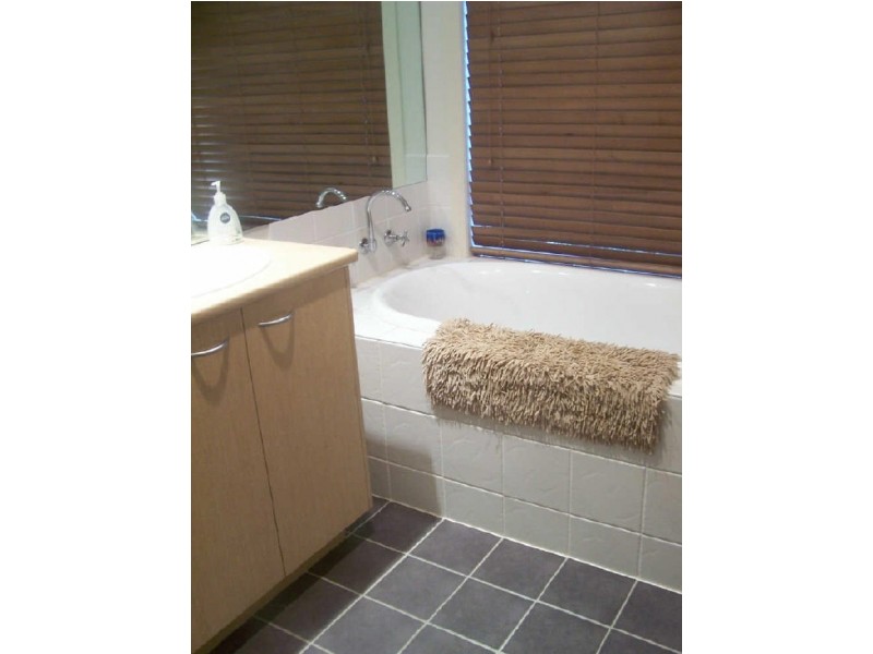 27 Gillian Place, Pakenham VIC 3810