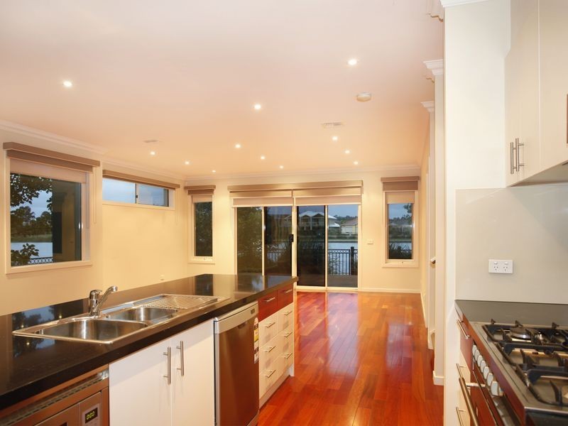 4/16-20 Cormorant Parade, Pakenham VIC 3810