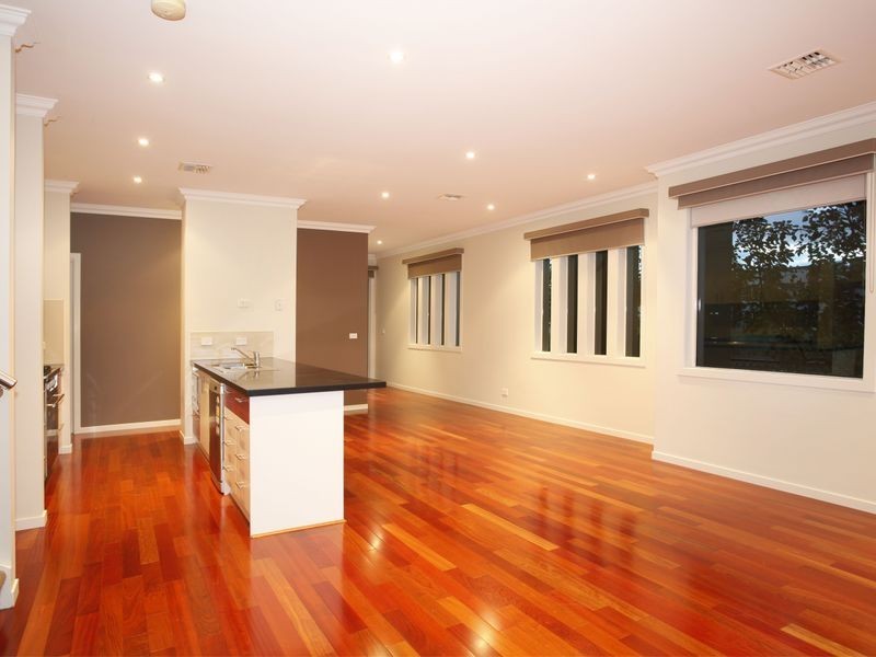 4/16-20 Cormorant Parade, Pakenham VIC 3810