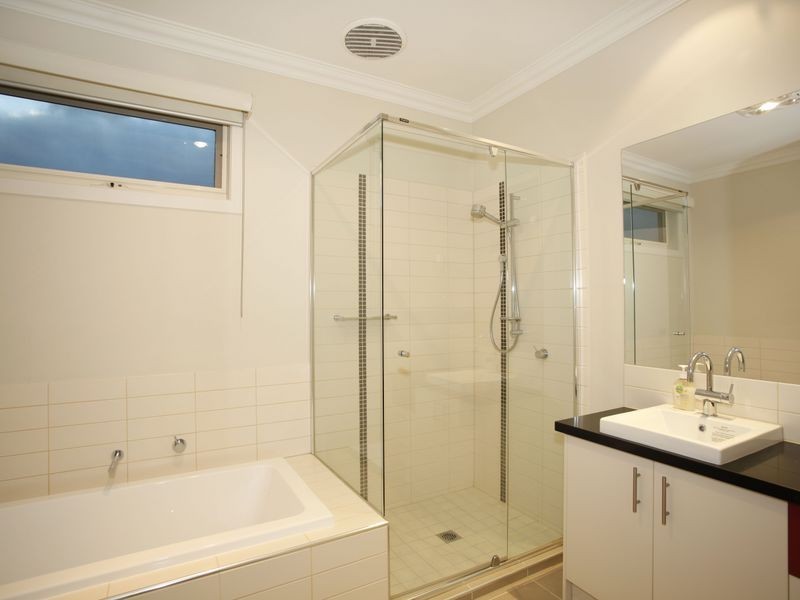 4/16-20 Cormorant Parade, Pakenham VIC 3810