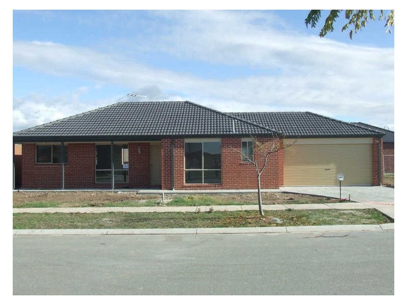 4 Honeyeater Way, Pakenham VIC 3810