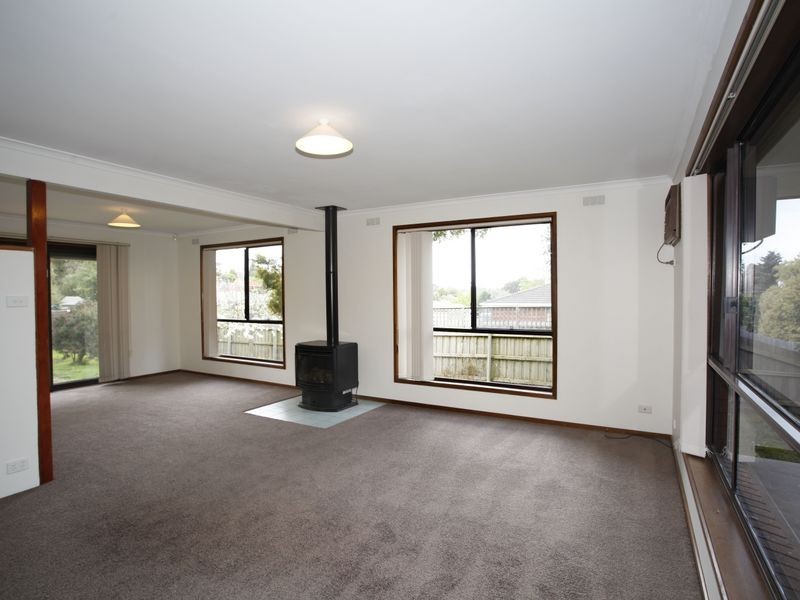 1 Irving Road, Pakenham VIC 3810