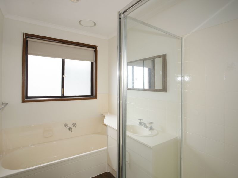 1 Irving Road, Pakenham VIC 3810