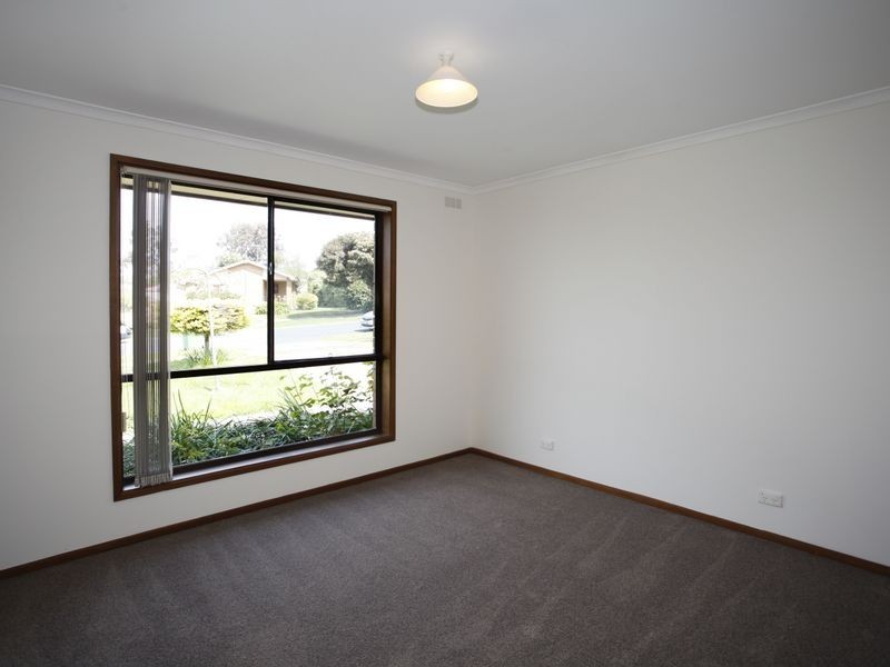 1 Irving Road, Pakenham VIC 3810