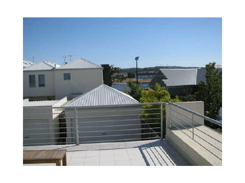 9/2 The Entrance, Pakenham VIC 3810