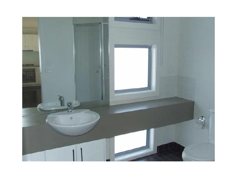 9/2 The Entrance, Pakenham VIC 3810