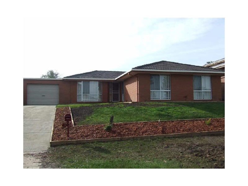 14 McNamara Court, Pakenham VIC 3810