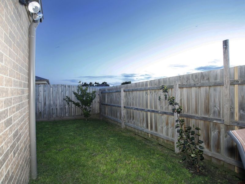 9/53 Ebony Drive, Pakenham VIC 3810