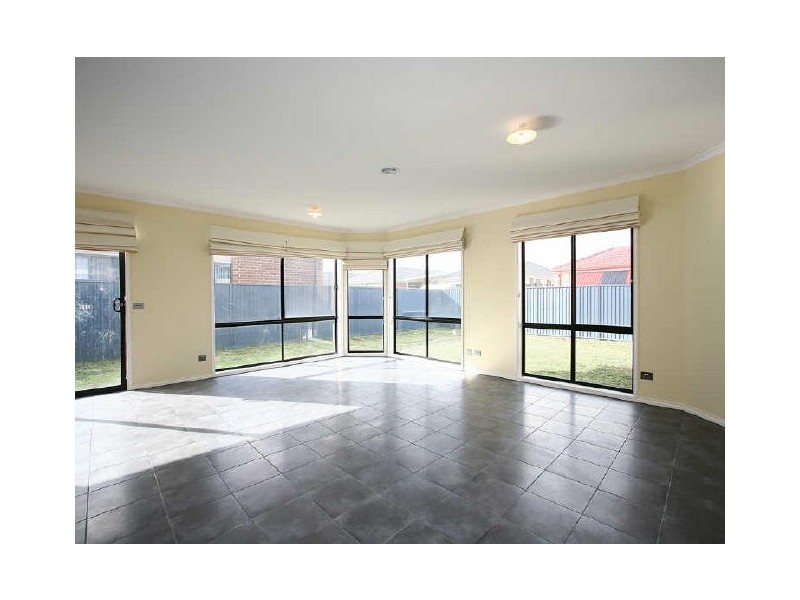 17 Paperbark Drive, Pakenham VIC 3810