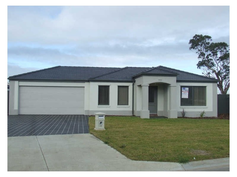 3 Chestnut Chase, Pakenham VIC 3810