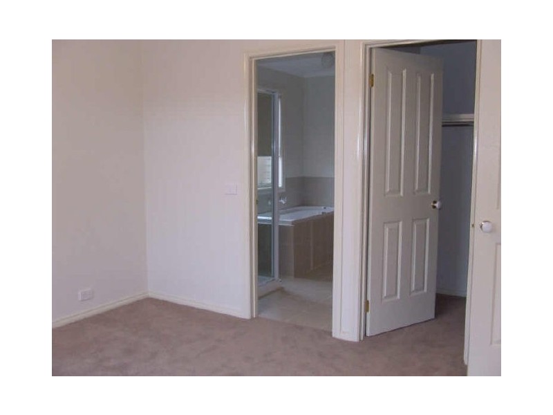 9/21-31 Parman Avenue, Pakenham VIC 3810