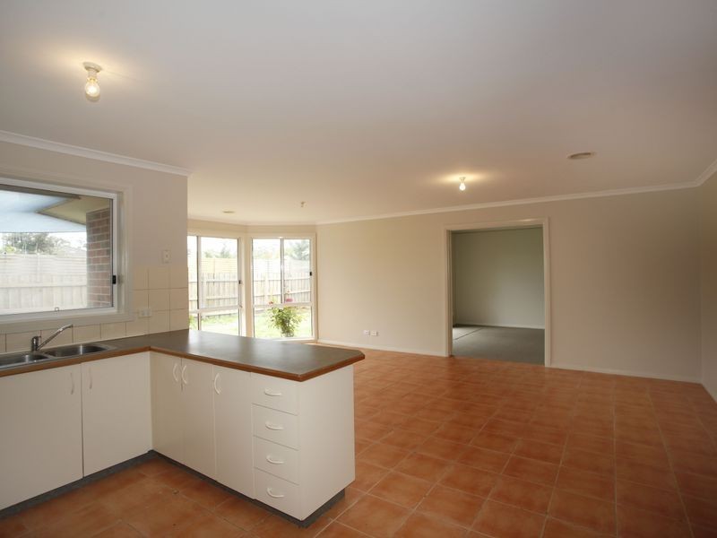 14 Wisteria Court, Pakenham VIC 3810