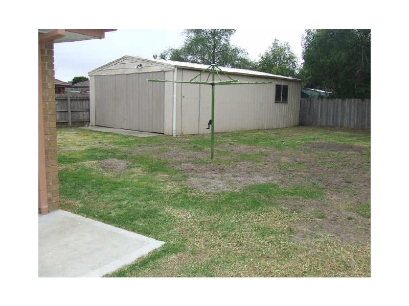 16 Simon Drive, Pakenham VIC 3810