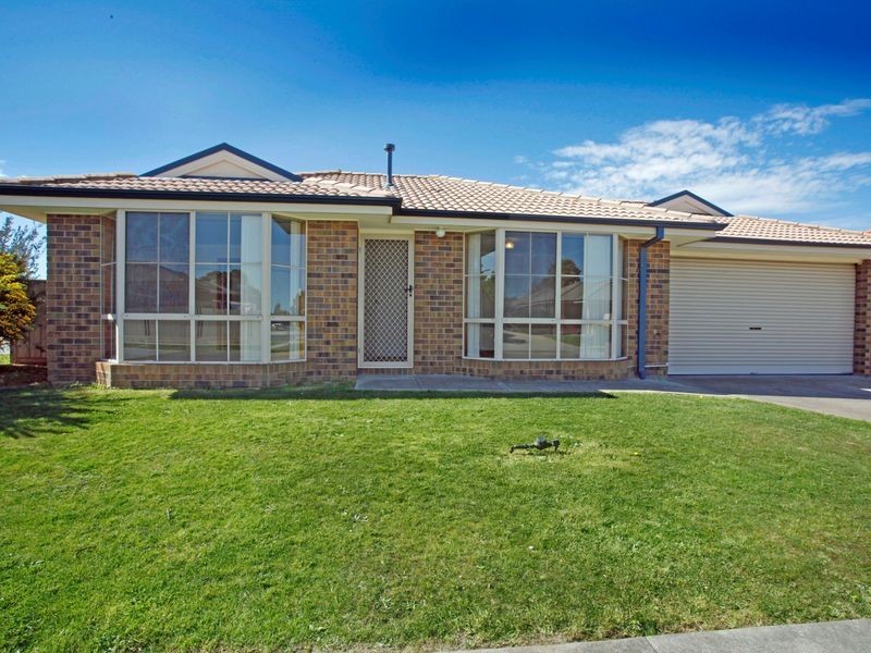 2 Rossi Close, Pakenham VIC 3810