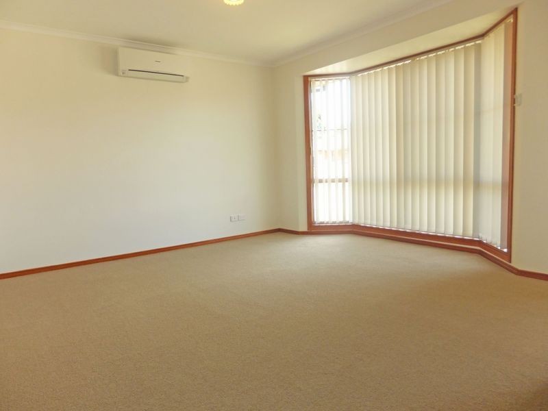 2 Rossi Close, Pakenham VIC 3810