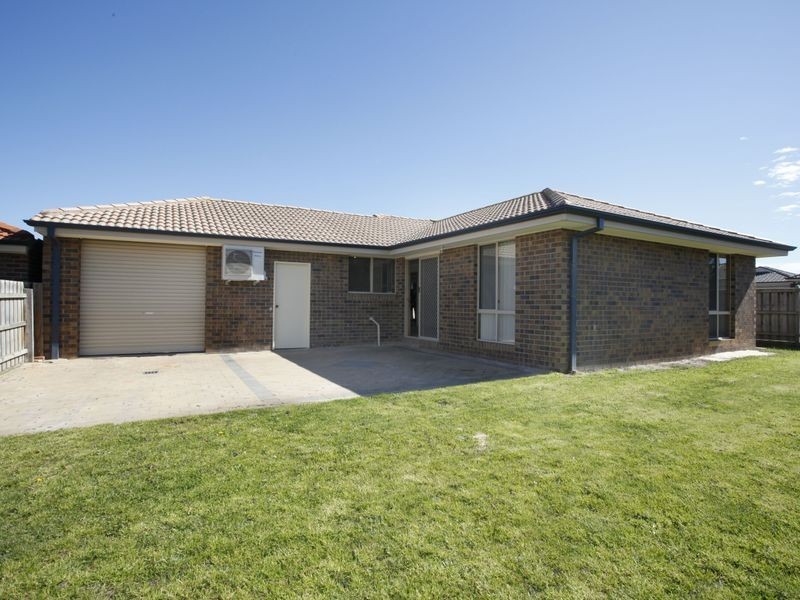 2 Rossi Close, Pakenham VIC 3810