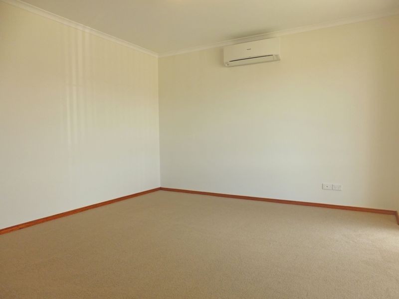 2 Rossi Close, Pakenham VIC 3810