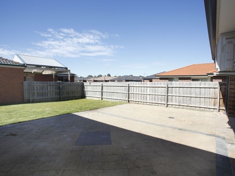 2 Rossi Close, Pakenham VIC 3810