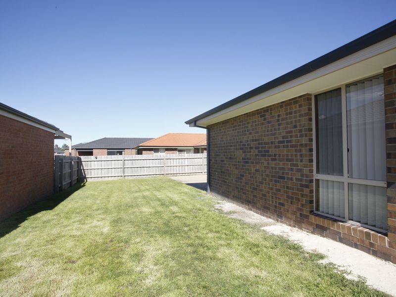 2 Rossi Close, Pakenham VIC 3810