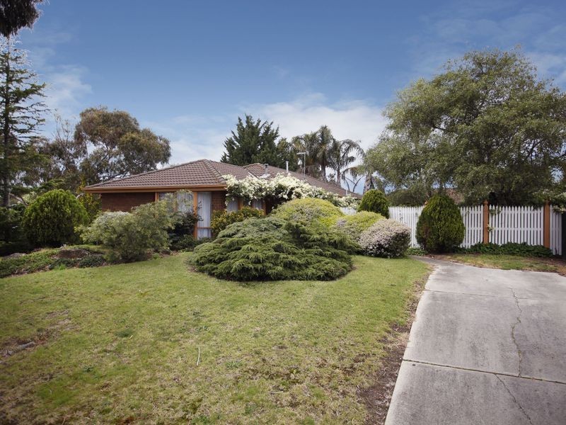 19 Barrington Drive, Pakenham VIC 3810