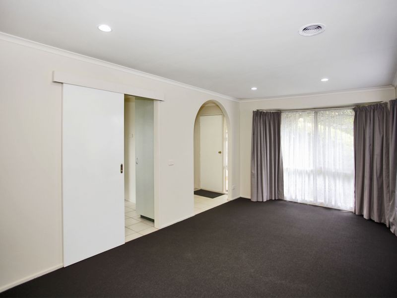 19 Barrington Drive, Pakenham VIC 3810