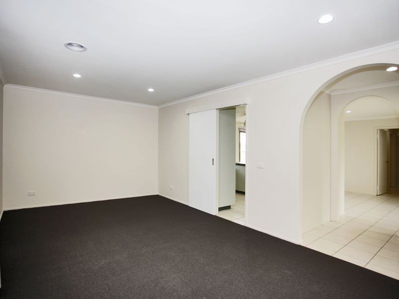 19 Barrington Drive, Pakenham VIC 3810