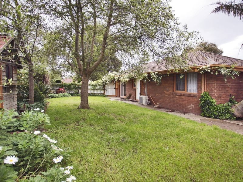 19 Barrington Drive, Pakenham VIC 3810