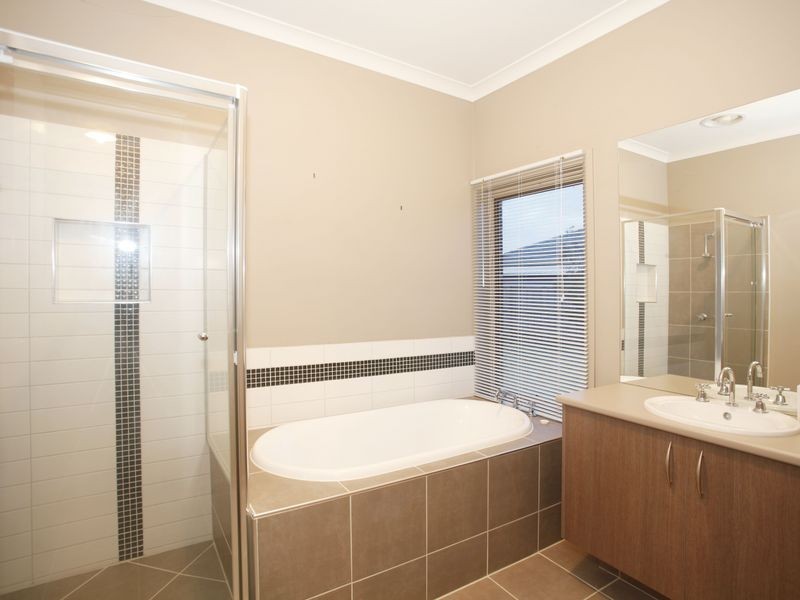 46 Banjo Paterson Drive, Pakenham VIC 3810