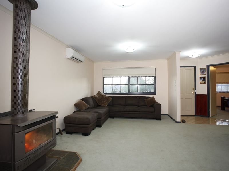 25 Leigh Drive, Pakenham VIC 3810