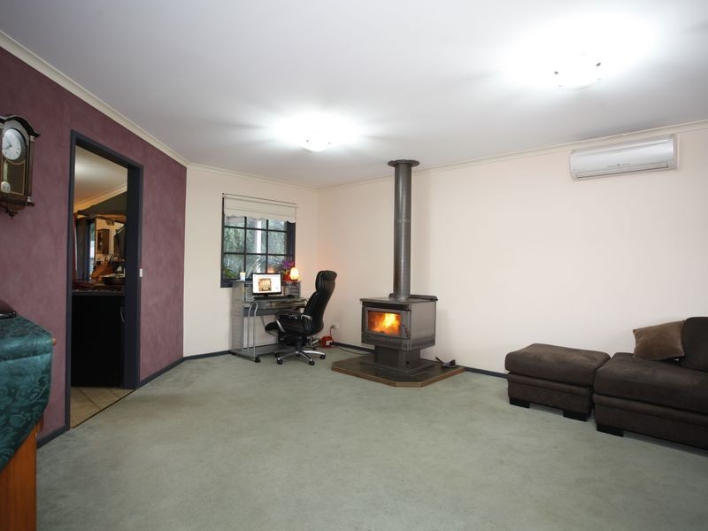 25 Leigh Drive, Pakenham VIC 3810