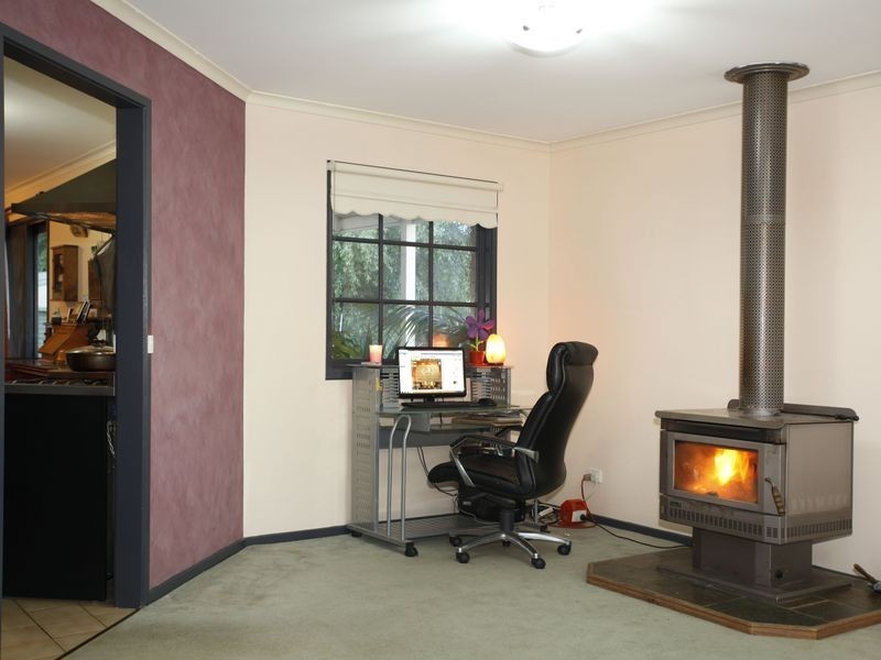 25 Leigh Drive, Pakenham VIC 3810