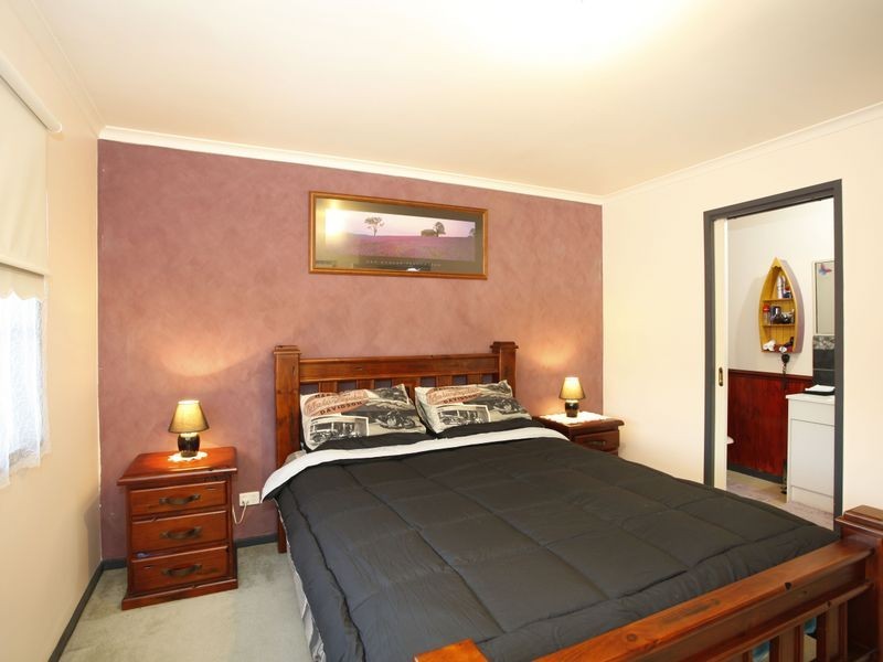 25 Leigh Drive, Pakenham VIC 3810