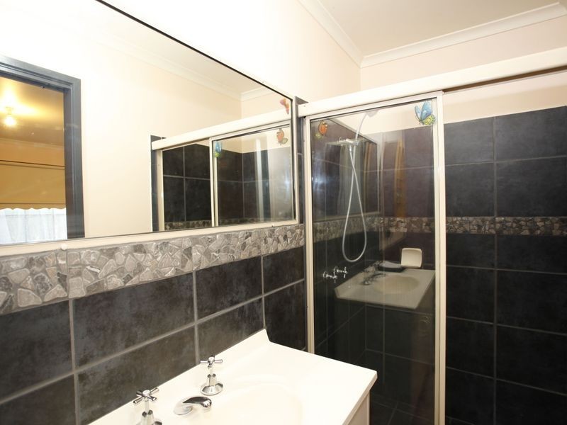 25 Leigh Drive, Pakenham VIC 3810