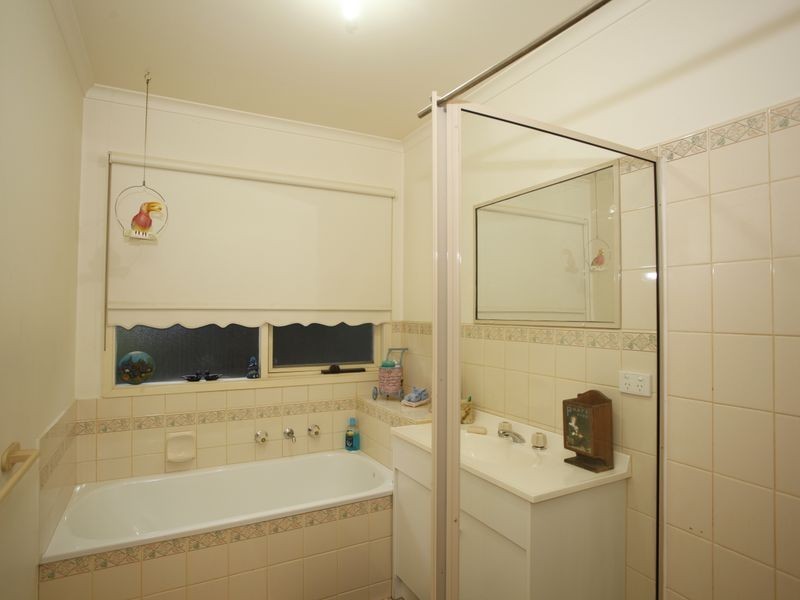 25 Leigh Drive, Pakenham VIC 3810