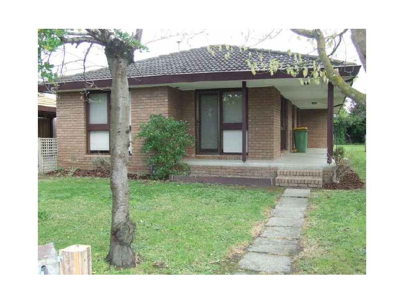 13 Rogers Street, Pakenham VIC 3810