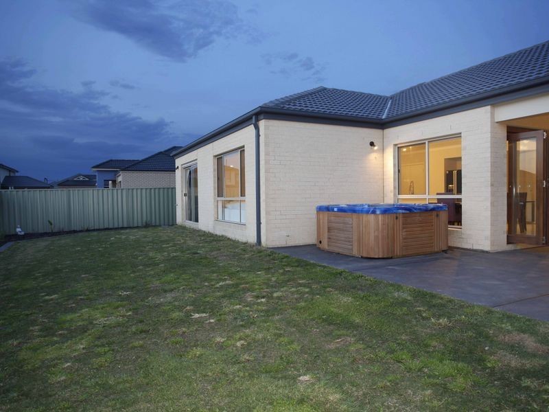 45 Park Orchard Drive, Pakenham VIC 3810