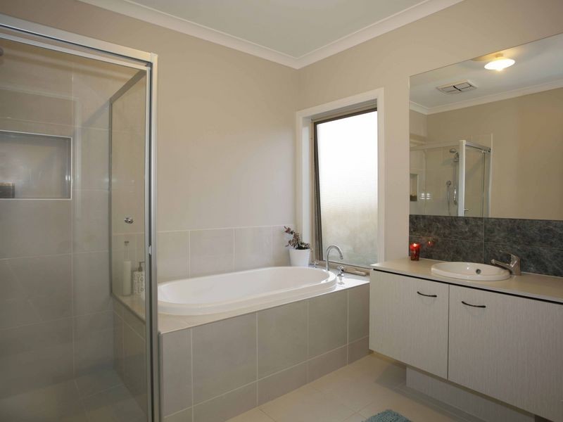 45 Park Orchard Drive, Pakenham VIC 3810