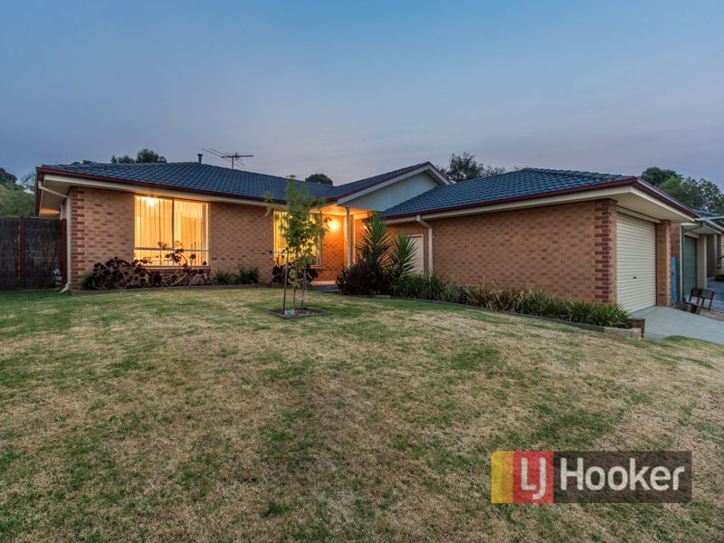 8 Pownceby Court, Pakenham VIC 3810