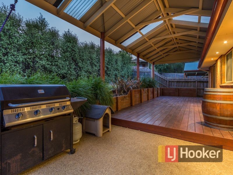 8 Pownceby Court, Pakenham VIC 3810