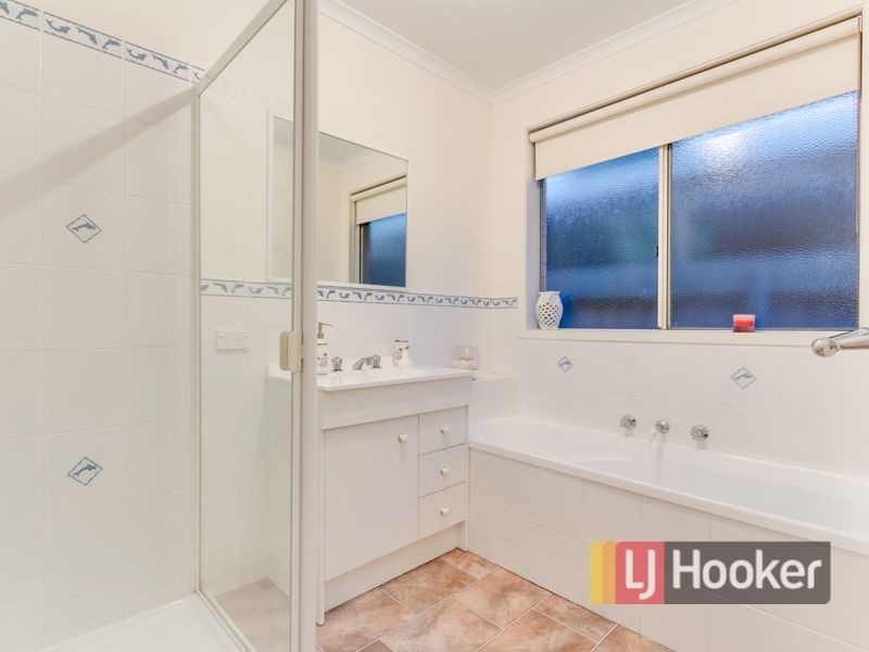 8 Pownceby Court, Pakenham VIC 3810