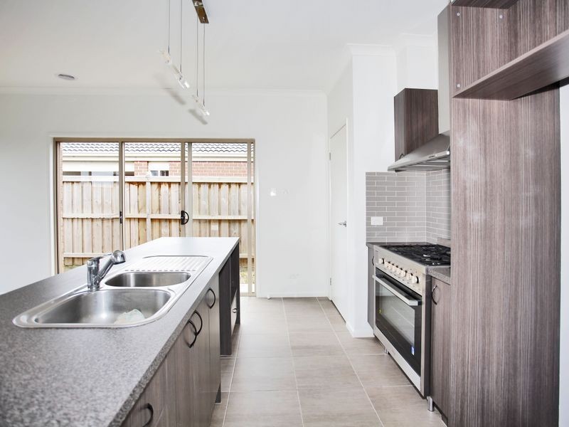 10 Ramel Way, Pakenham VIC 3810