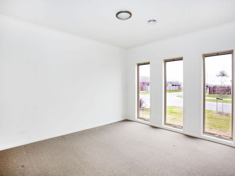 10 Ramel Way, Pakenham VIC 3810