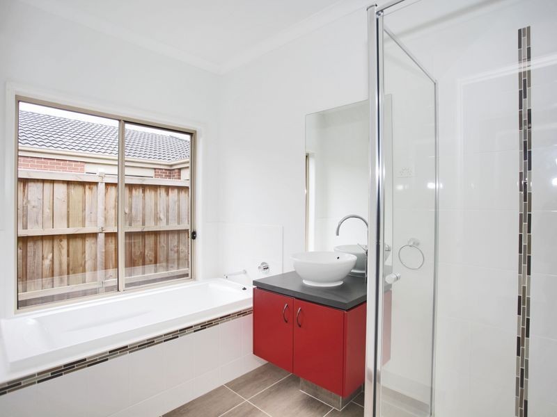 10 Ramel Way, Pakenham VIC 3810