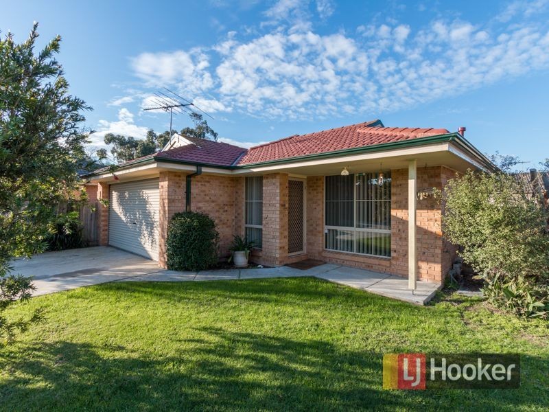 6 Lauren Square, Pakenham VIC 3810
